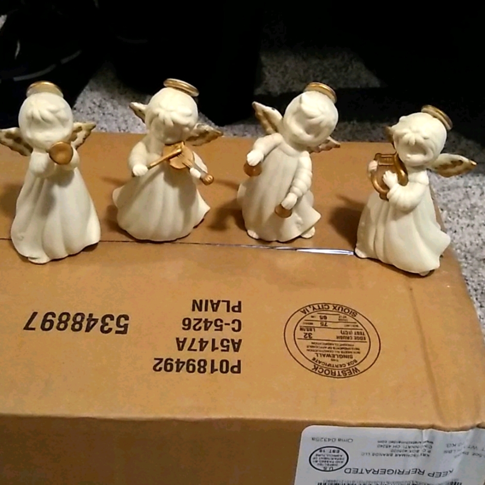 4 Vintage Angels playing musical instruments